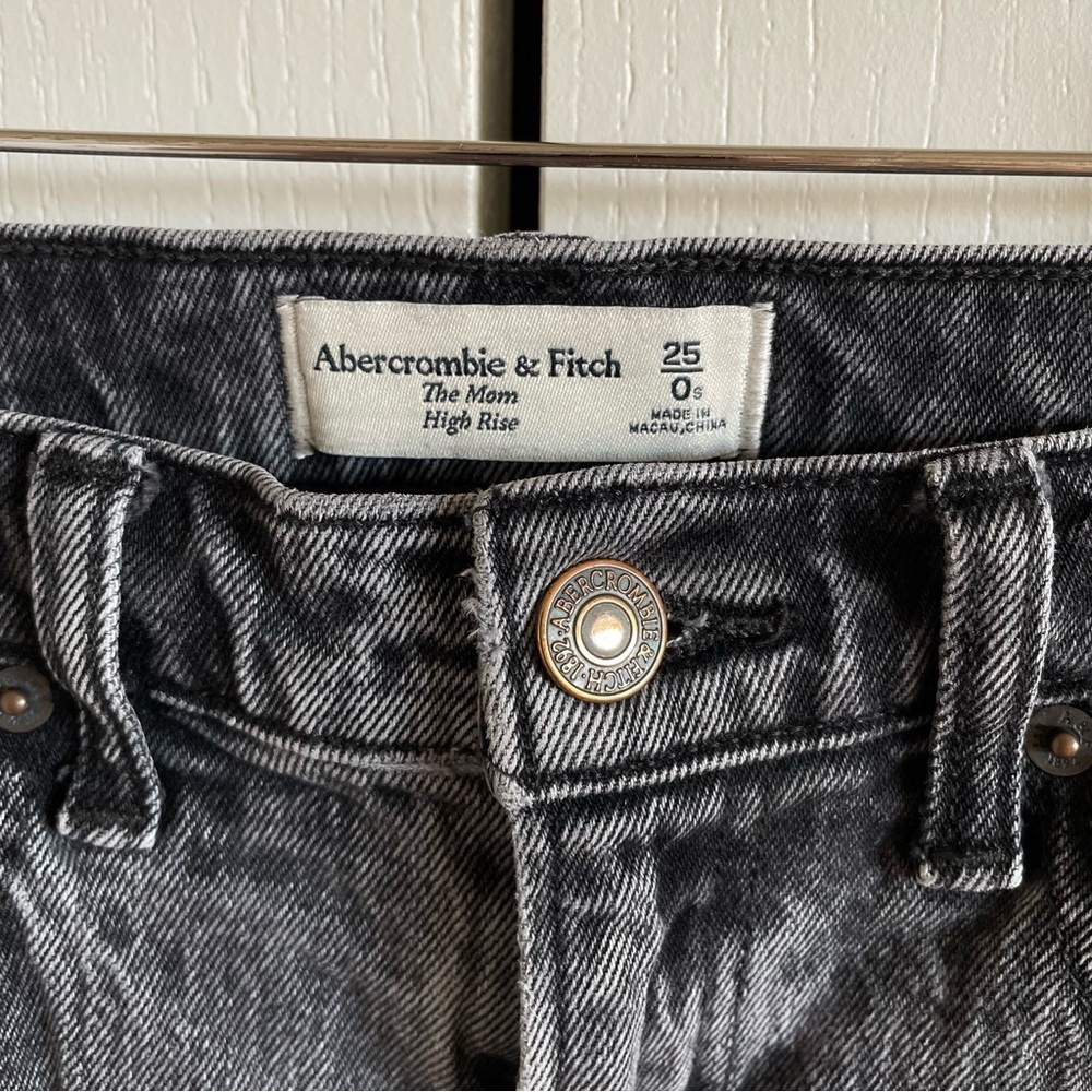 Abercrombie & Fitch The Mom High Rise Jeans Women’s 25 Vintage Black Trendy EUC - Picture 4 of 12